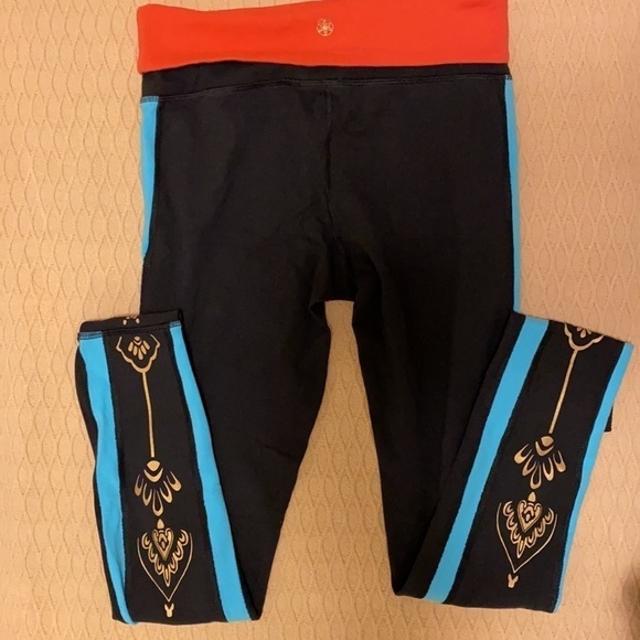 Gaiam Yoga Leggings/pants W’s Small with heel cut outs - Picture 2 of 11